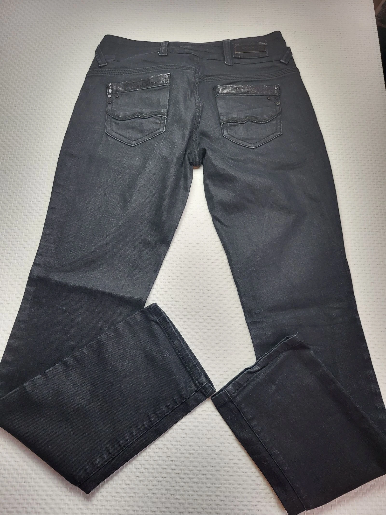 Calça jeans slim preta com acabamento de alta cintura e detalhes de lantejoulas Bonobo – Tamanho 42 (XL) – photo 3